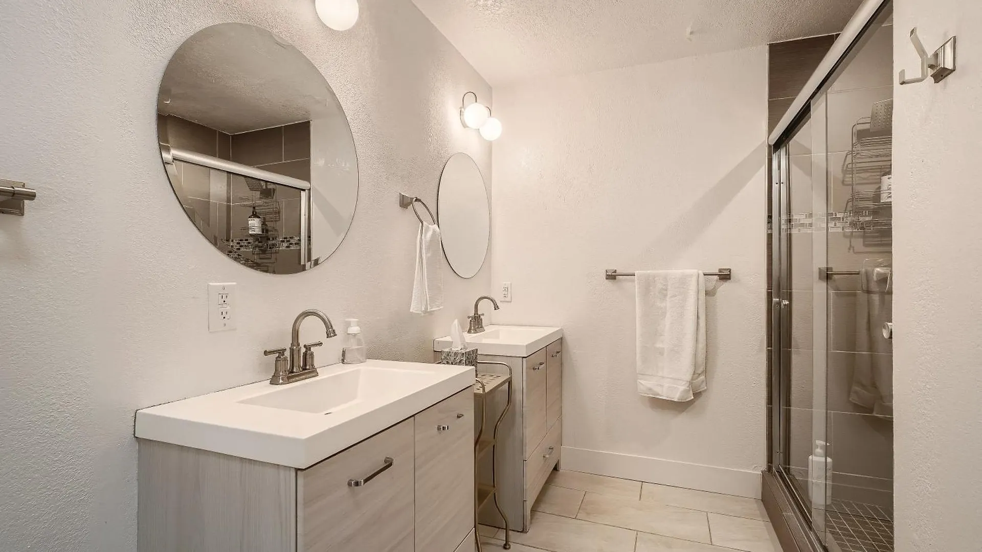 Vila Lux Life! Central Location For Business Or Play! Las Vegas USA