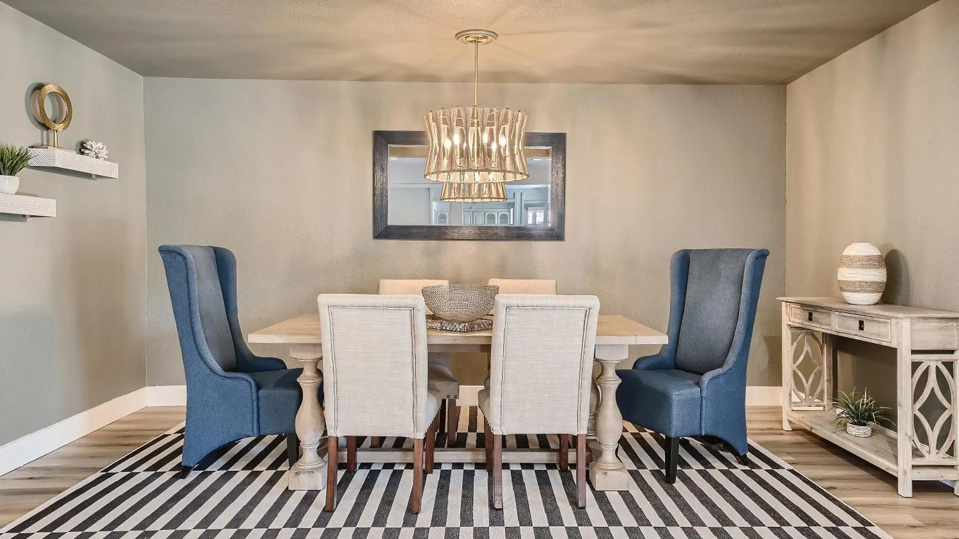 Lux Life! Central Location For Business Or Play! Las Vegas