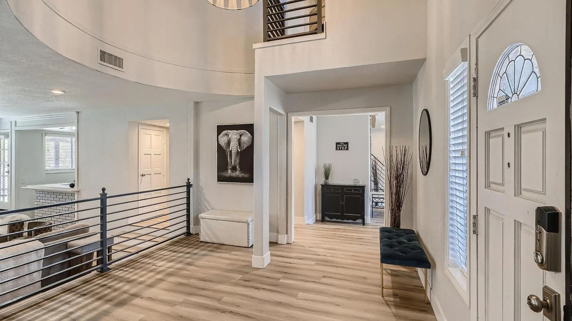 Vila Lux Life! Central Location For Business Or Play! Las Vegas