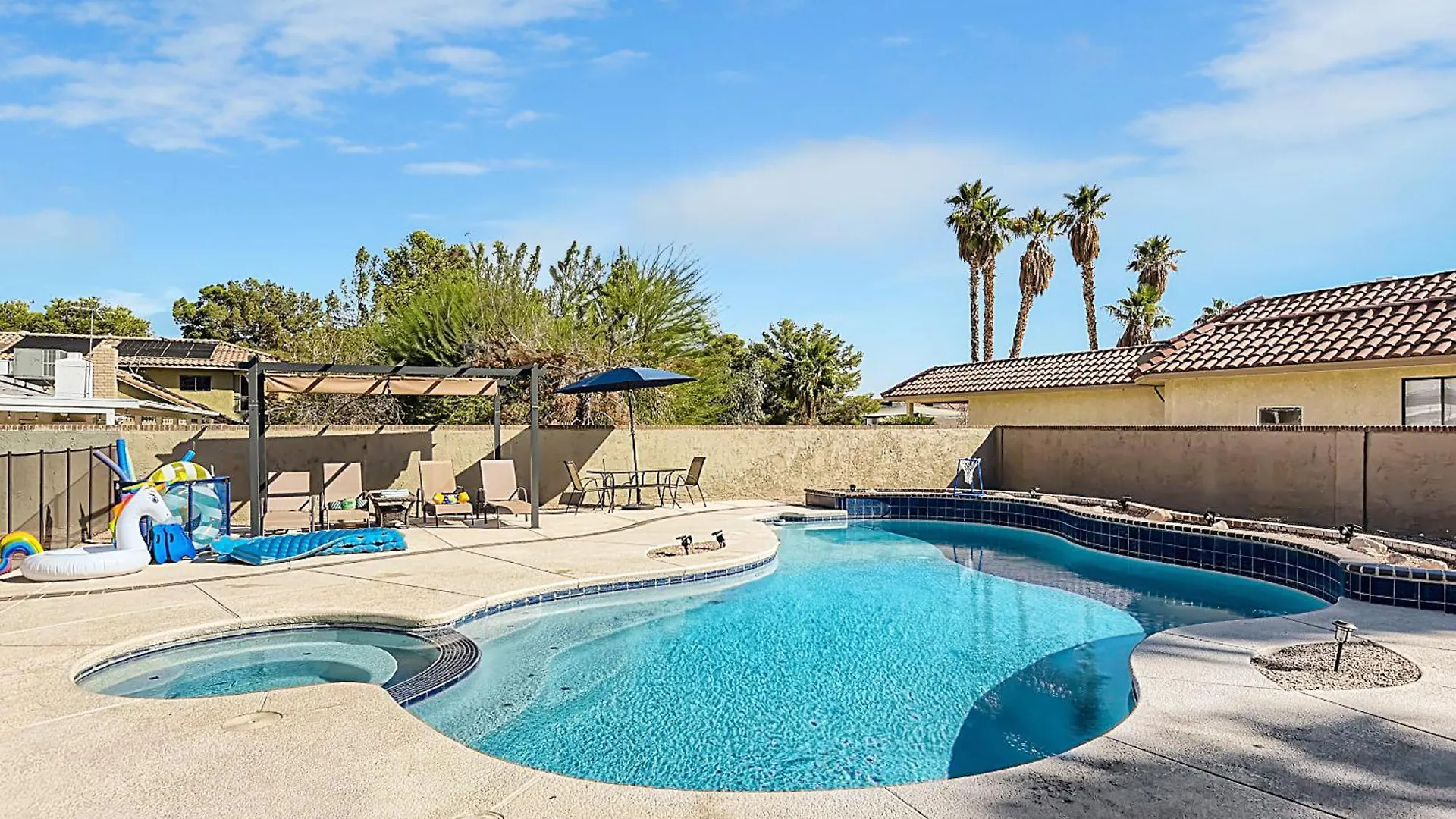 Lux Life! Central Location For Business Or Play! Las Vegas Vila
